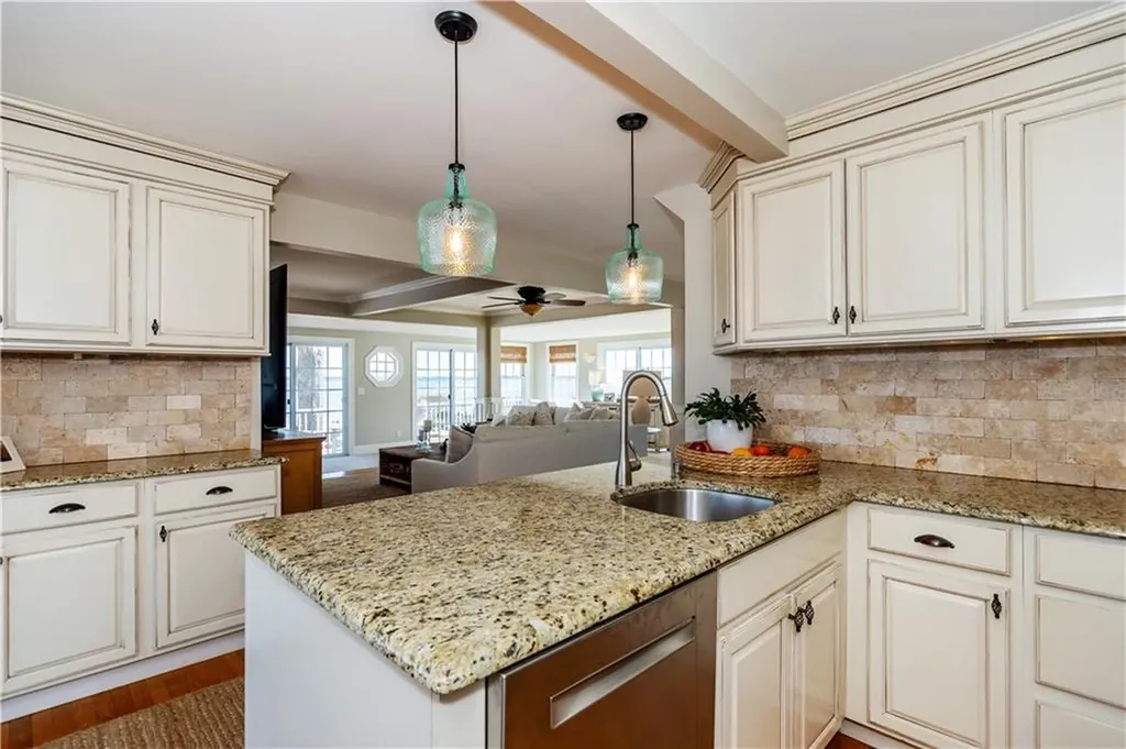 9 Lippitt Avenue Warwick RI 02889