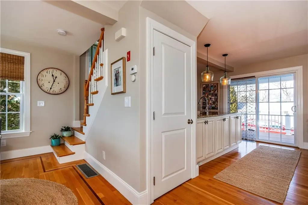 9 Lippitt Avenue Warwick RI 02889