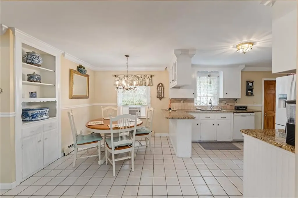 33 Hope Avenue Warwick RI 02889