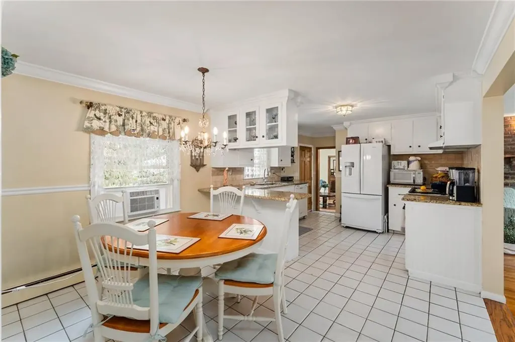 33 Hope Avenue Warwick RI 02889