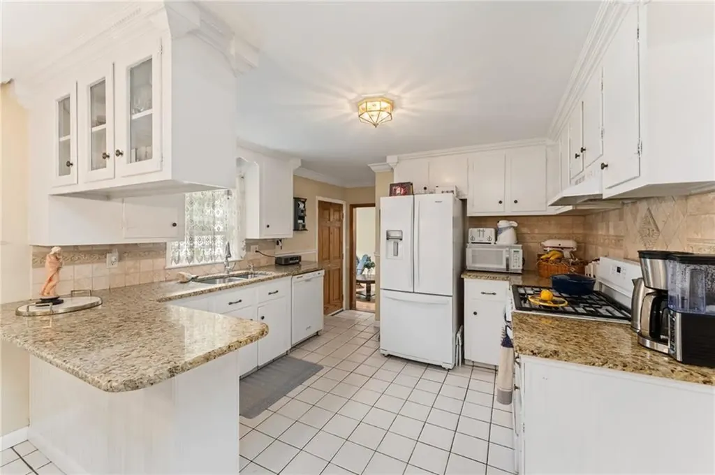 33 Hope Avenue Warwick RI 02889