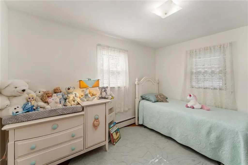 33 Hope Avenue Warwick RI 02889