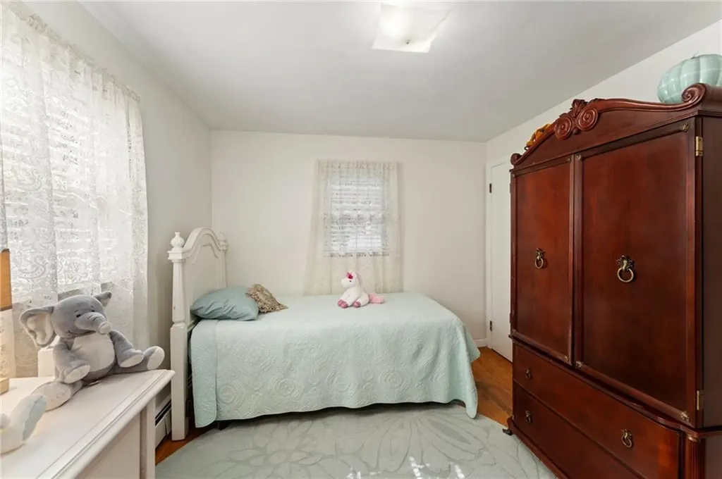 33 Hope Avenue Warwick RI 02889