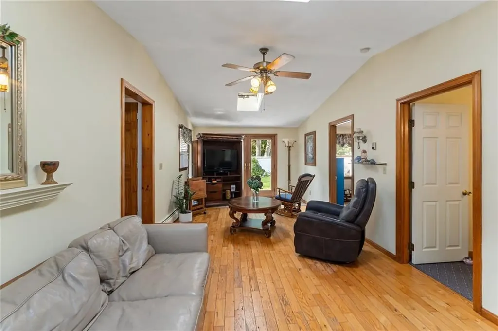 33 Hope Avenue Warwick RI 02889