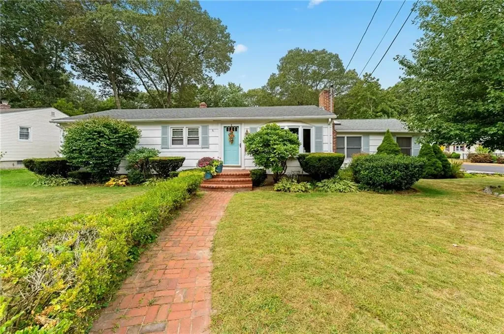 33 Hope Avenue Warwick RI 02889