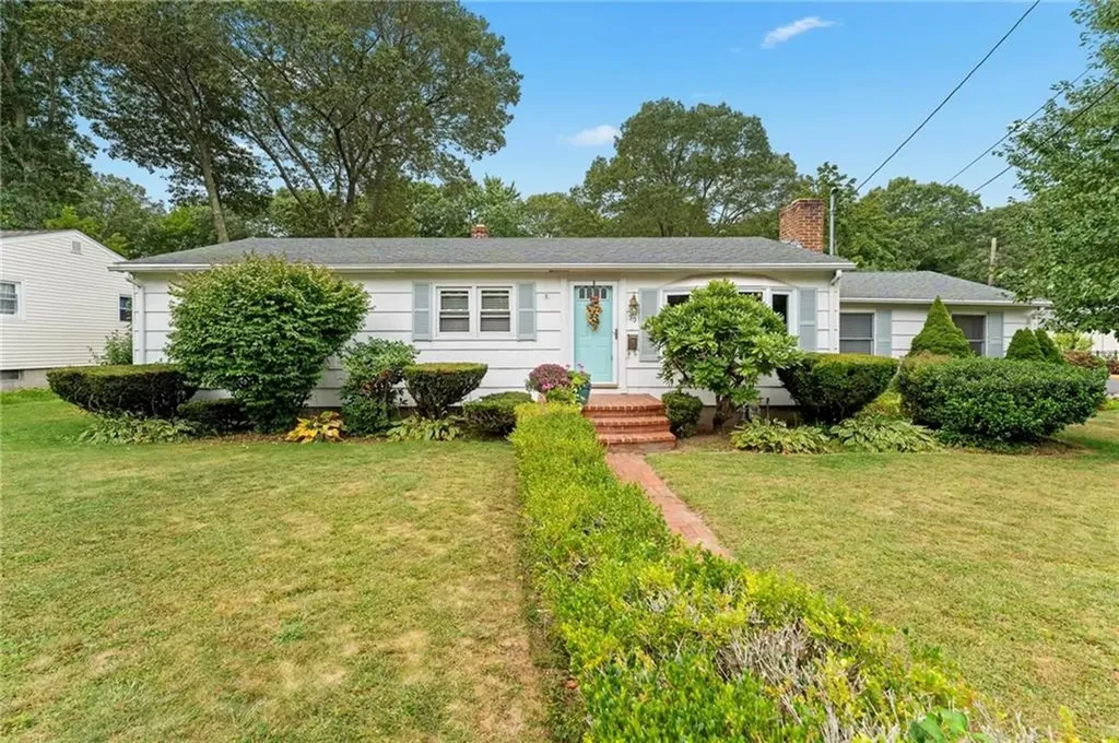 33 Hope Avenue Warwick RI 02889