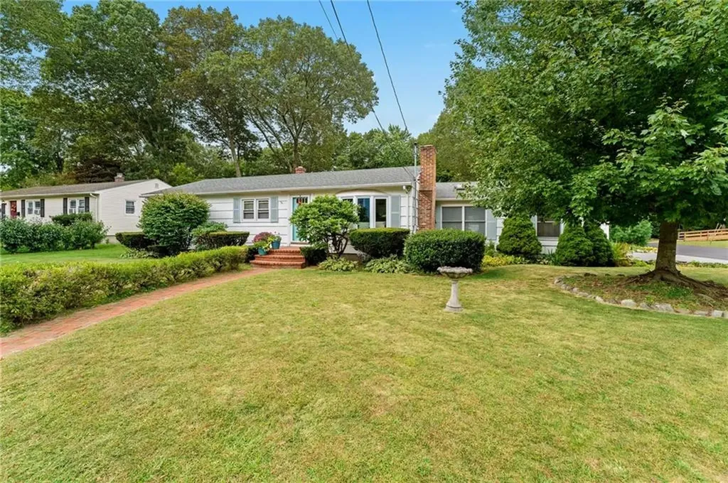 33 Hope Avenue Warwick RI 02889