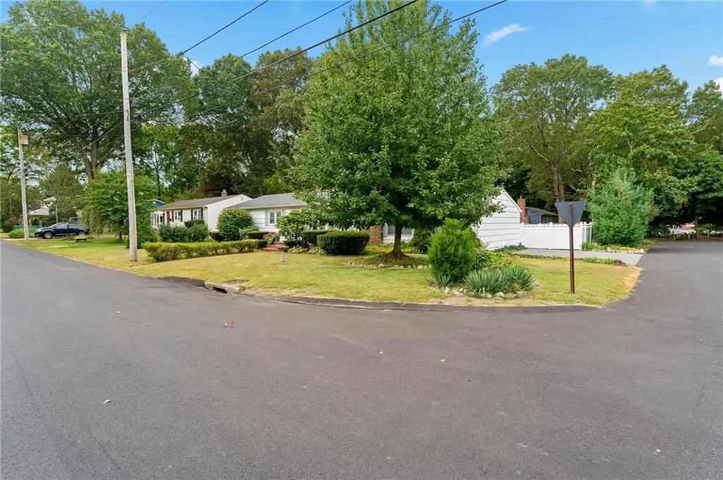 33 Hope Avenue Warwick RI 02889