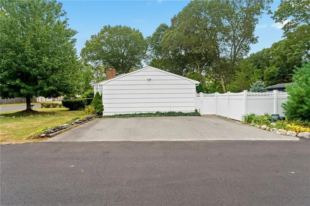 33 Hope Avenue Warwick RI 02889