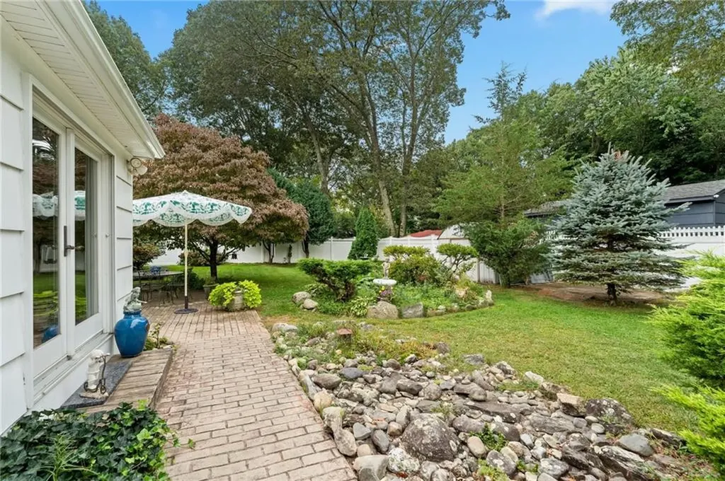 33 Hope Avenue Warwick RI 02889