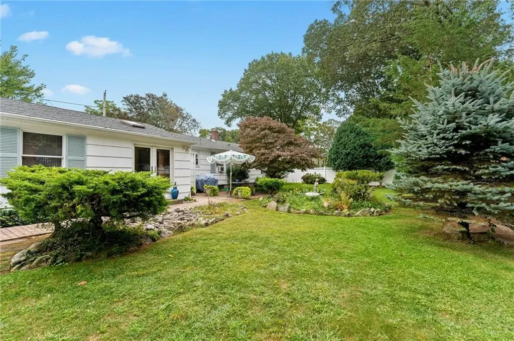 33 Hope Avenue Warwick RI 02889