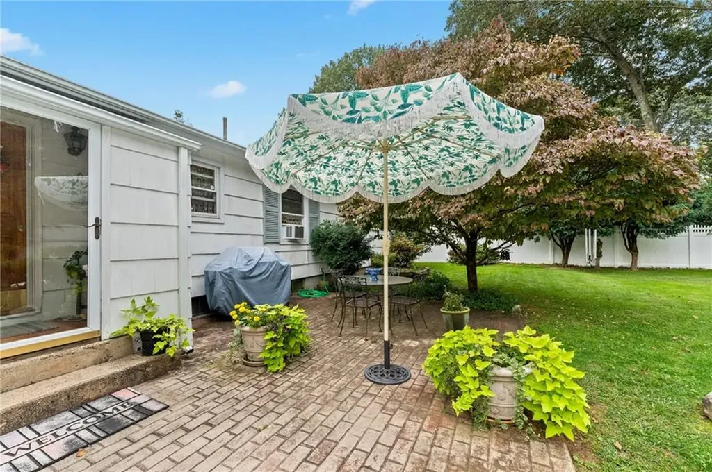 33 Hope Avenue Warwick RI 02889