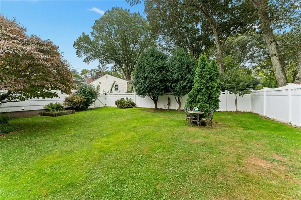 33 Hope Avenue Warwick RI 02889