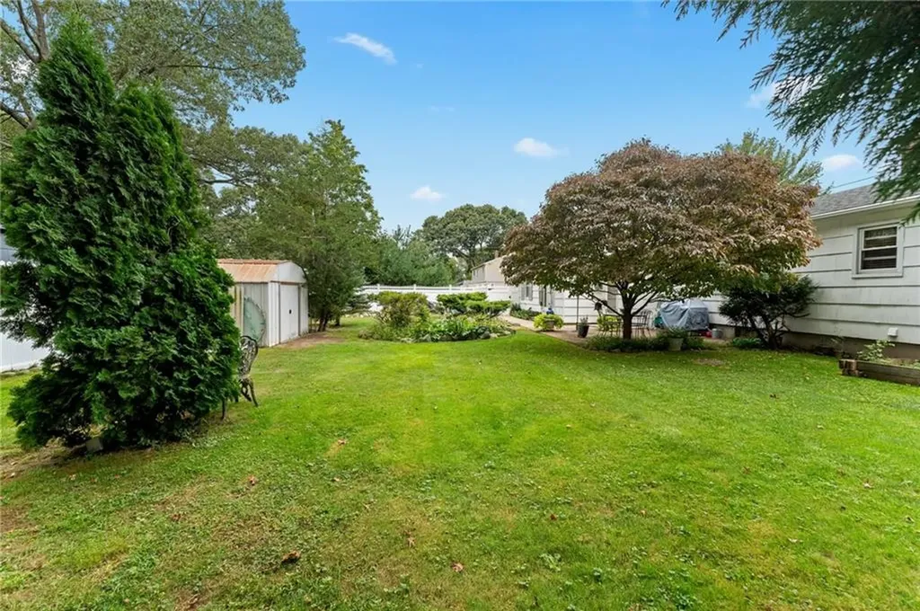 33 Hope Avenue Warwick RI 02889