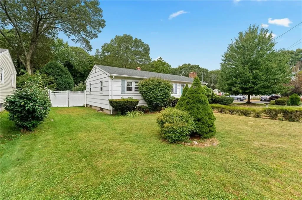 33 Hope Avenue Warwick RI 02889