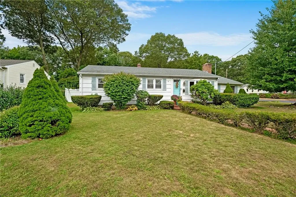 33 Hope Avenue Warwick RI 02889