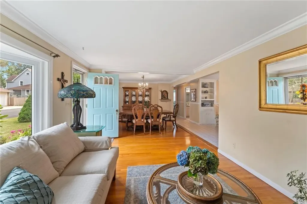 33 Hope Avenue Warwick RI 02889
