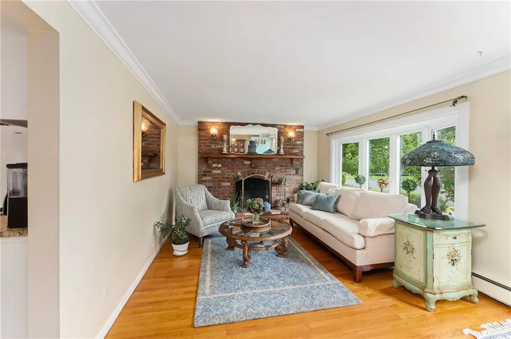 33 Hope Avenue Warwick RI 02889