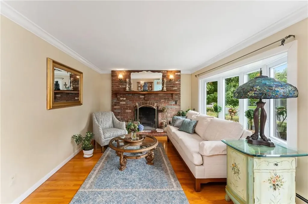 33 Hope Avenue Warwick RI 02889