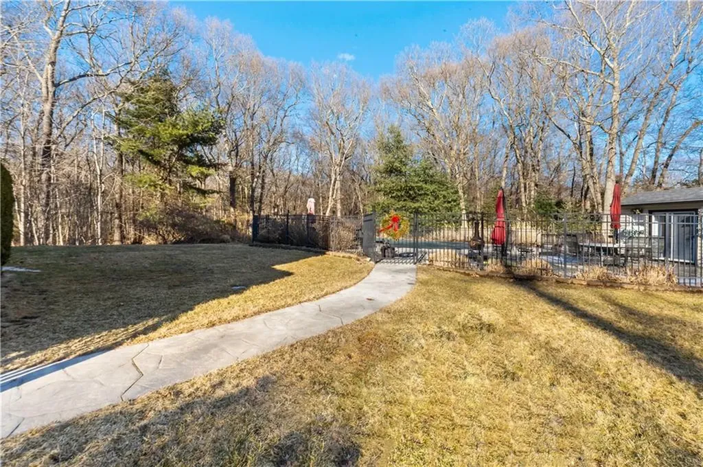 152 Sleepy Hollow Farm Road Warwick RI 02886
