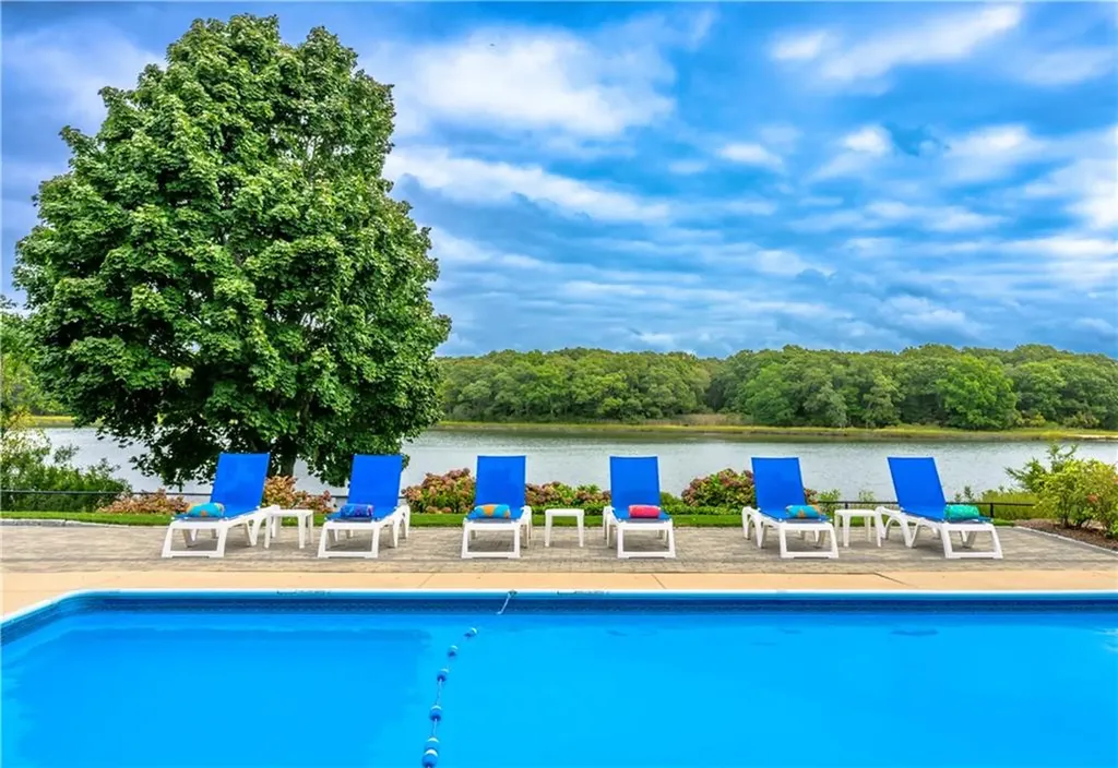 1040 Buttonwoods Avenue Warwick RI 02886