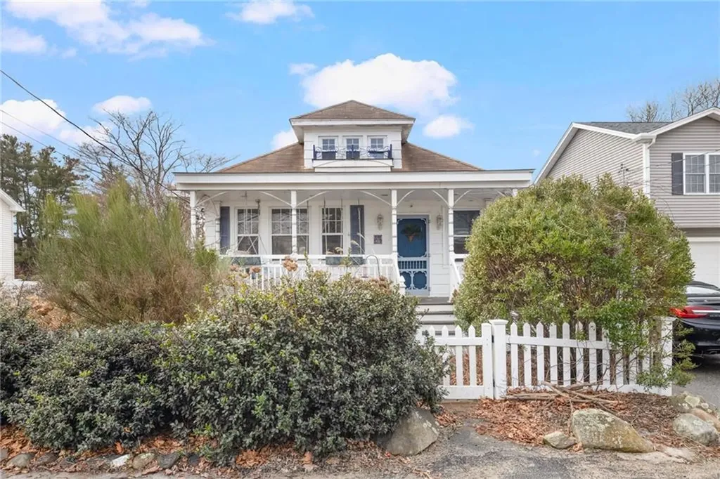 31 Dewey Avenue Tiverton RI 02878