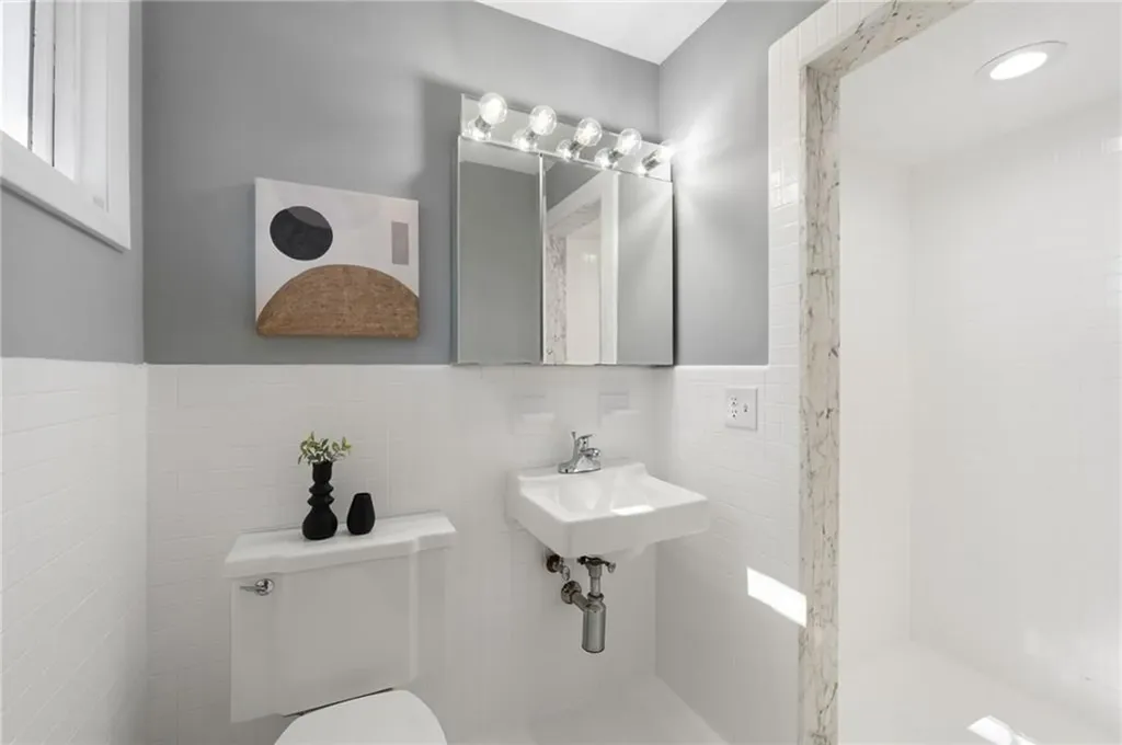 27 West River Parkway North Providence RI 02904