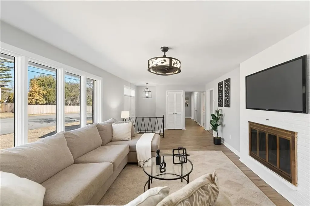 27 West River Parkway North Providence RI 02904