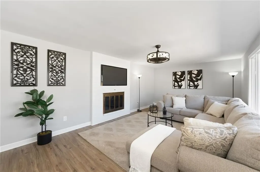 27 West River Parkway North Providence RI 02904
