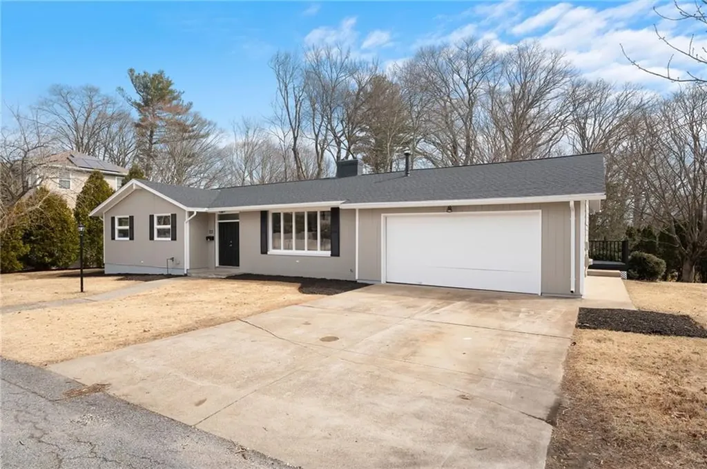 27 West River Parkway North Providence RI 02904