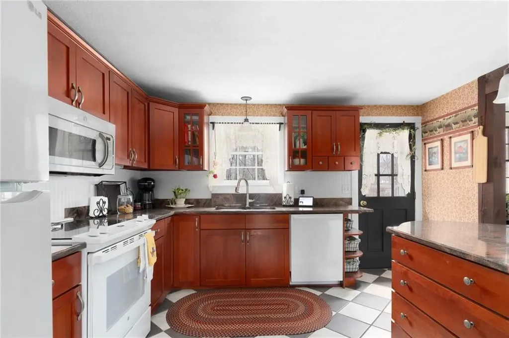 8 Catherine Road Smithfield RI 02917