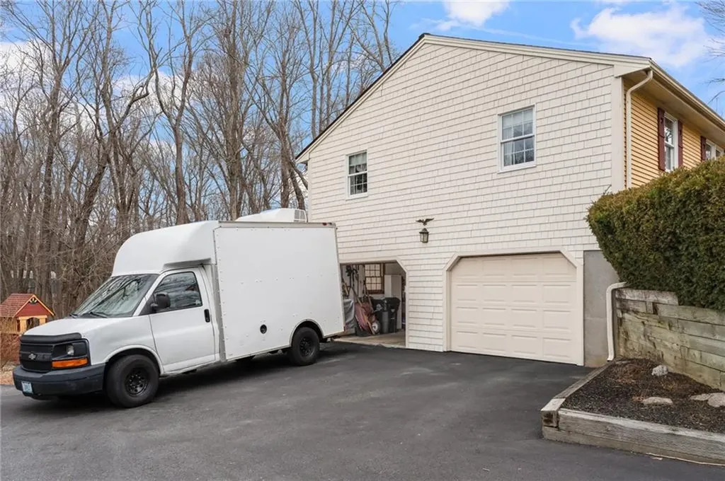 8 Catherine Road Smithfield RI 02917