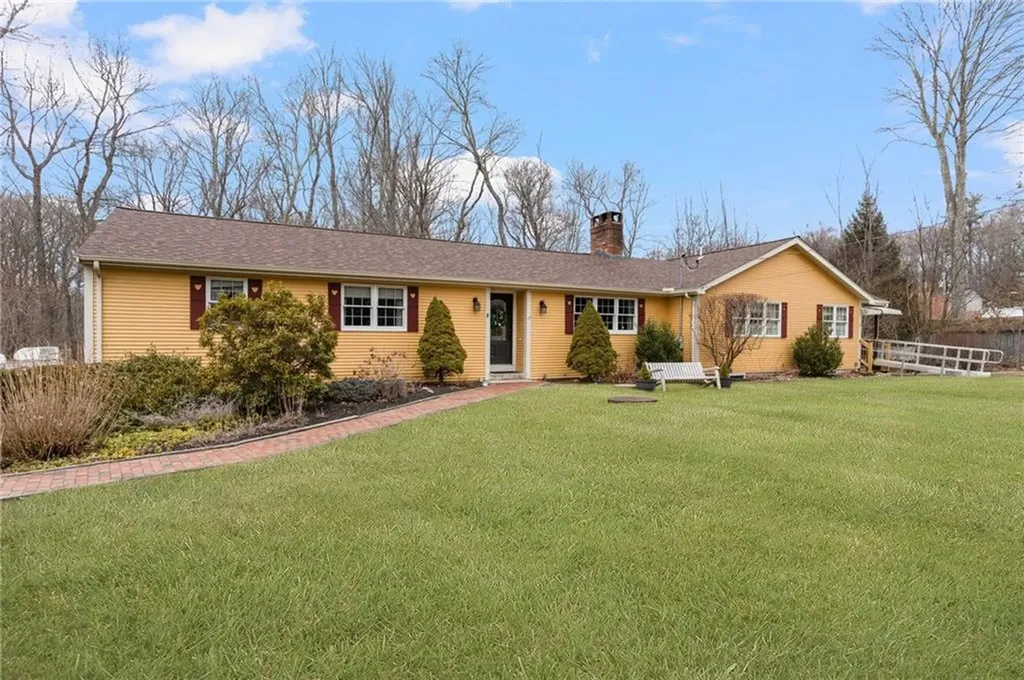 8 Catherine Road Smithfield RI 02917