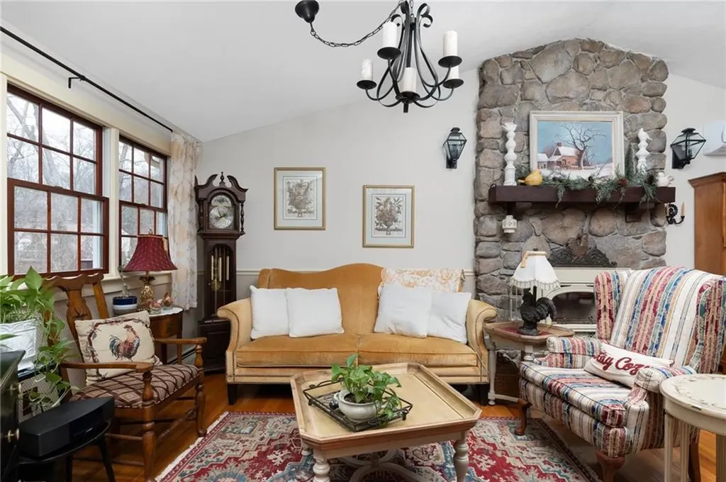 8 Catherine Road Smithfield RI 02917