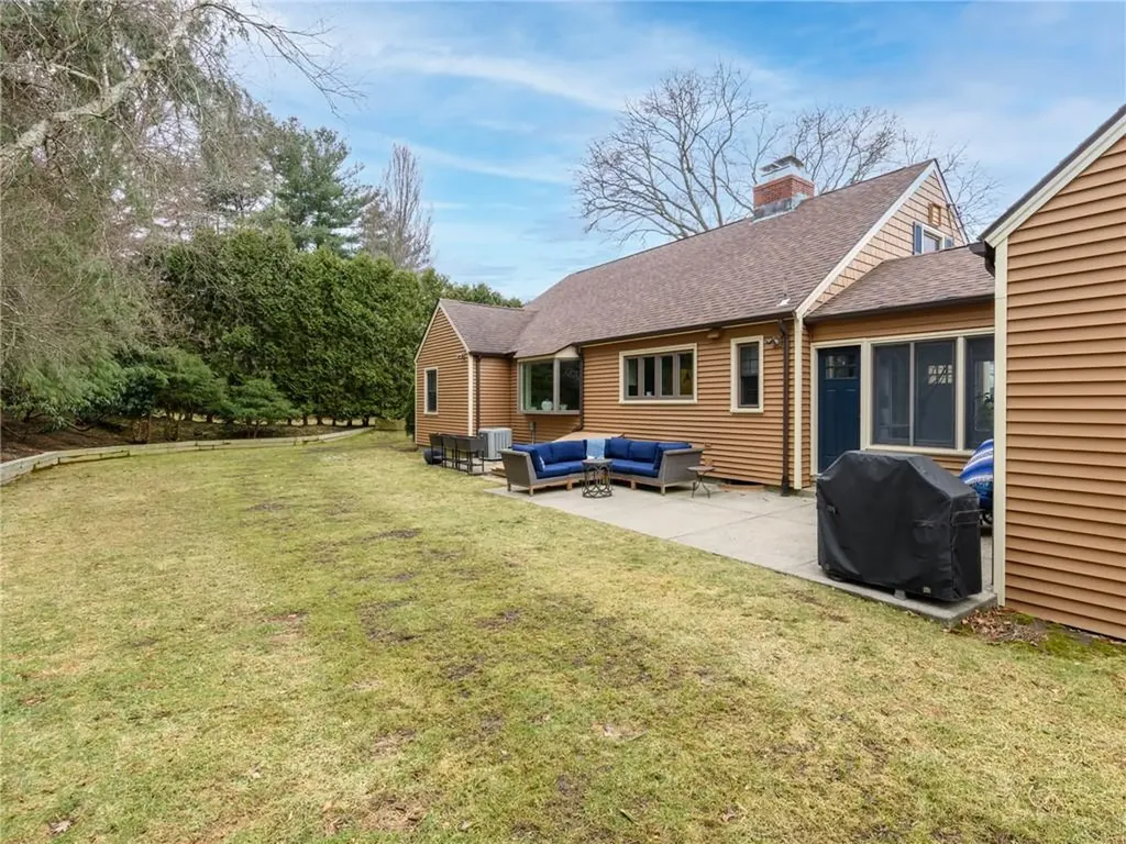 174 Meshanticut Valley Parkway Cranston RI 02920