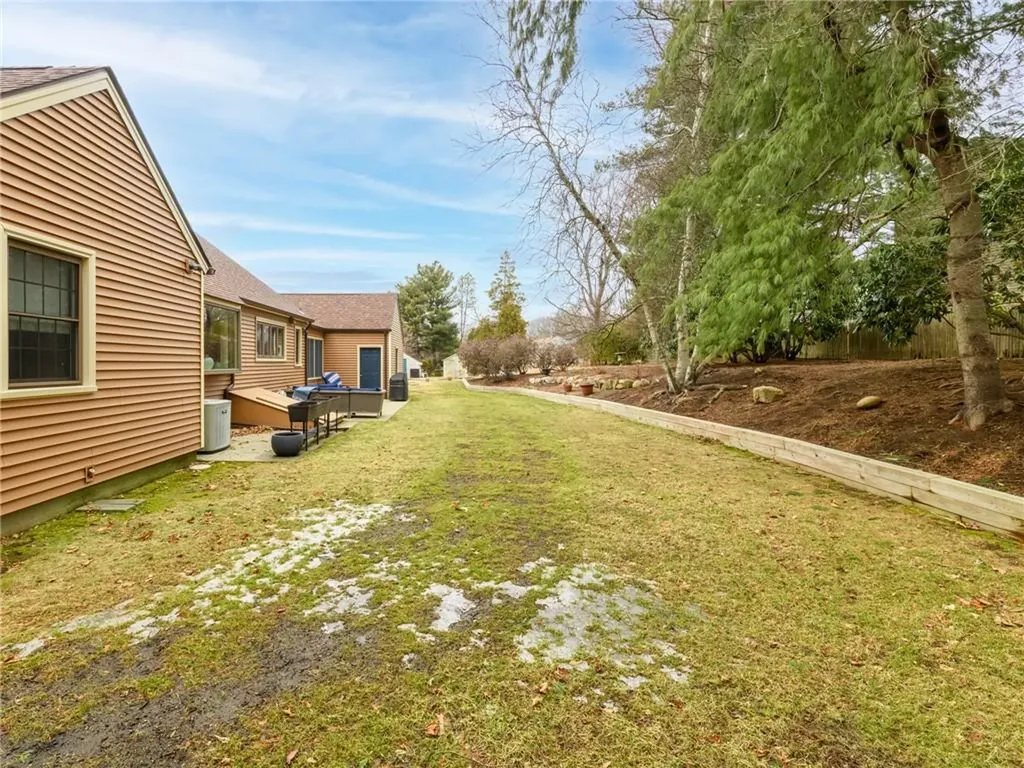 174 Meshanticut Valley Parkway Cranston RI 02920