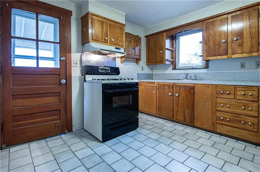 131 Frederick Street East Providence RI 02916