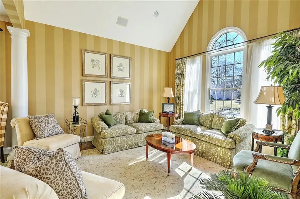 35 Riverside Drive Barrington RI 02806