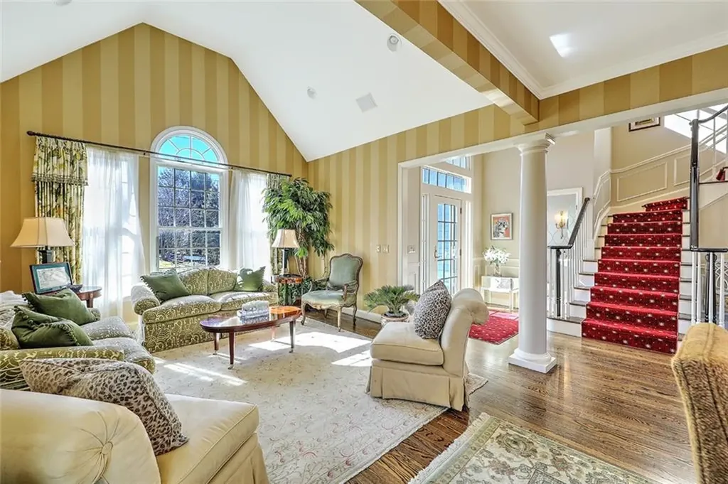 35 Riverside Drive Barrington RI 02806