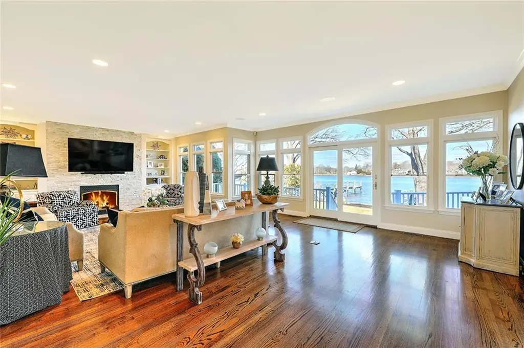 35 Riverside Drive Barrington RI 02806