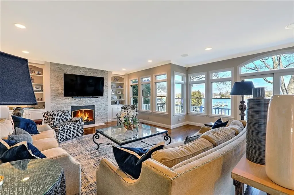 35 Riverside Drive Barrington RI 02806