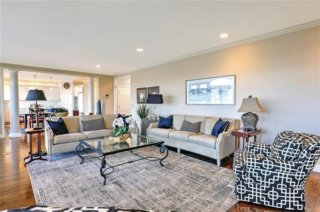 35 Riverside Drive Barrington RI 02806