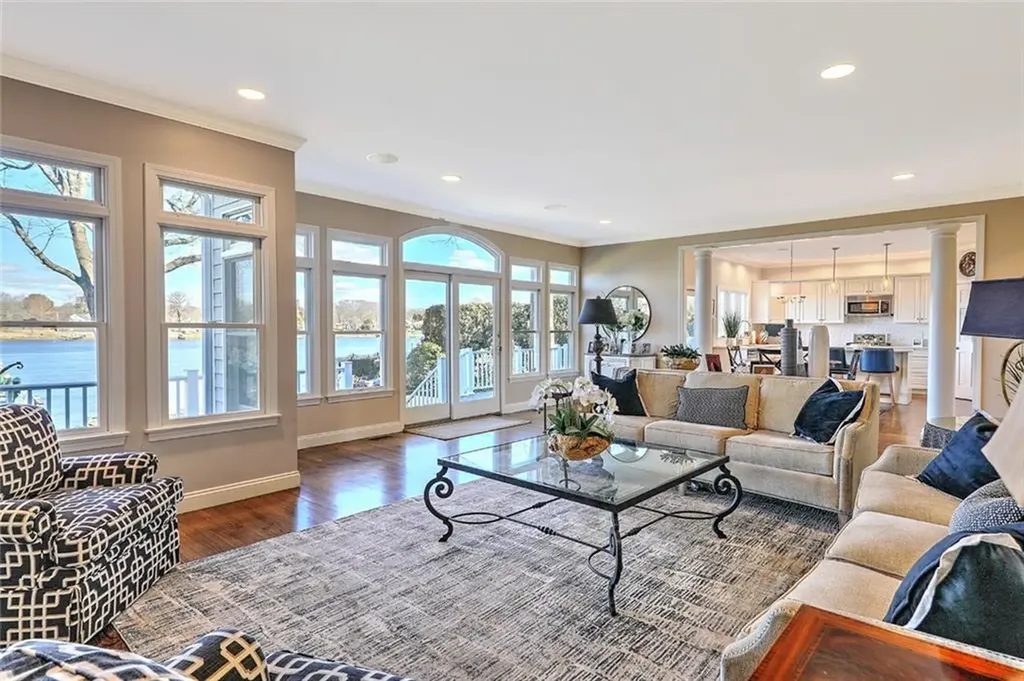 35 Riverside Drive Barrington RI 02806