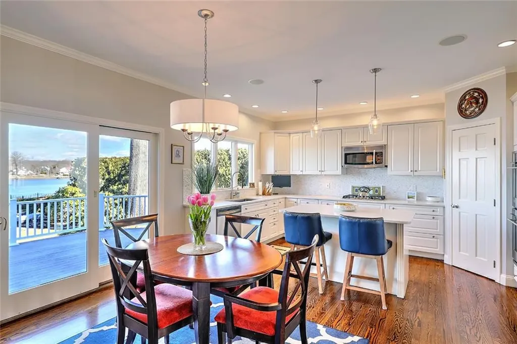 35 Riverside Drive Barrington RI 02806