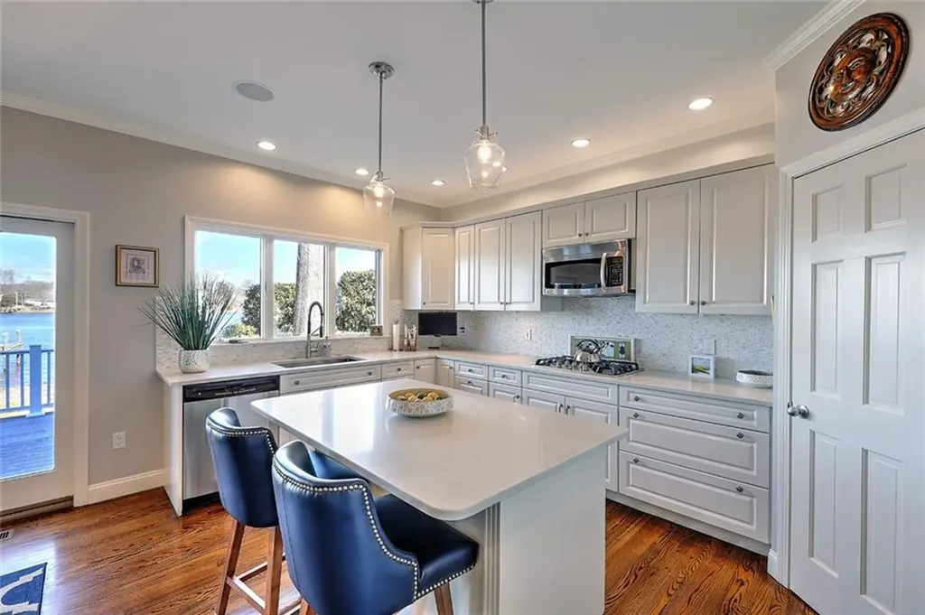 35 Riverside Drive Barrington RI 02806