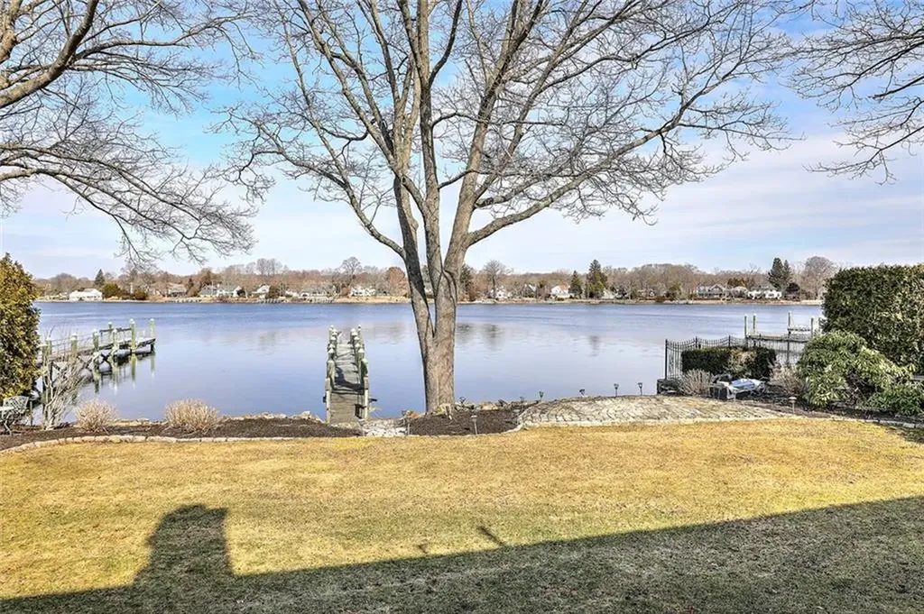 35 Riverside Drive Barrington RI 02806