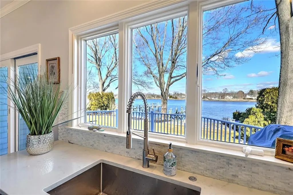 35 Riverside Drive Barrington RI 02806