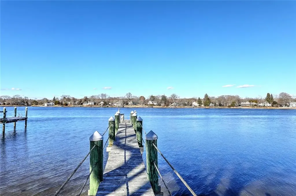 35 Riverside Drive Barrington RI 02806