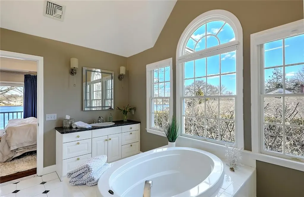 35 Riverside Drive Barrington RI 02806
