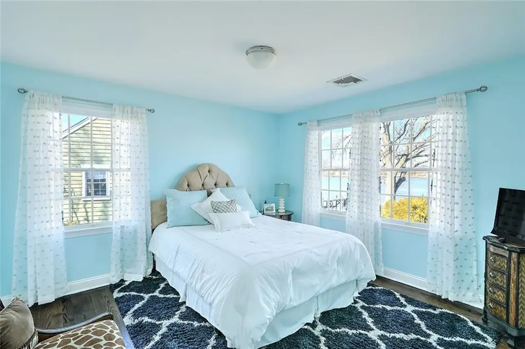 35 Riverside Drive Barrington RI 02806